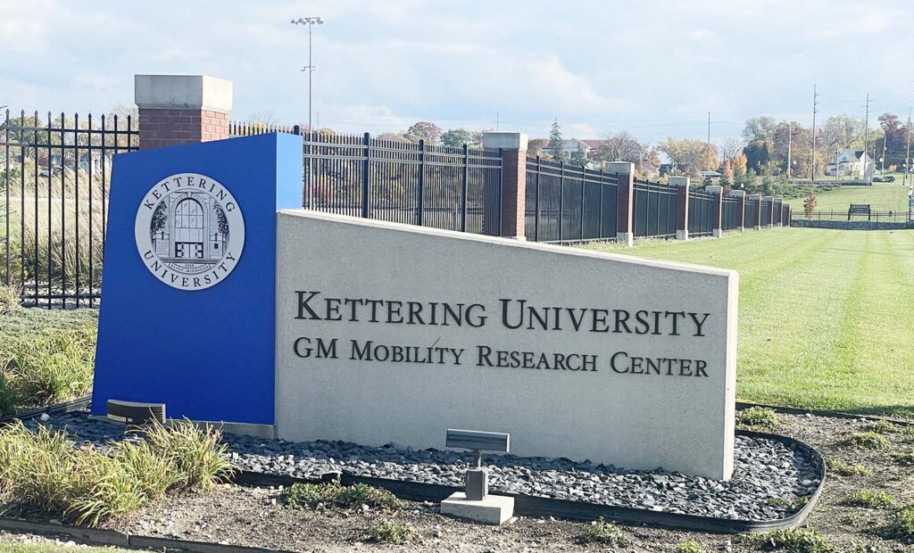 db旗舰智能赞助凯特林大学EV Kartz电动卡丁车队