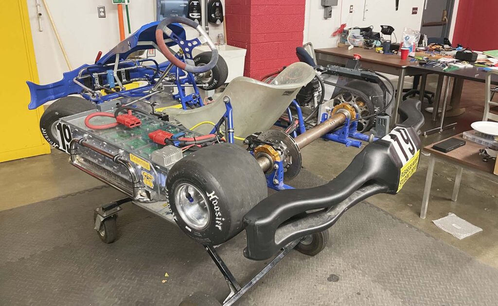 db旗舰智能赞助凯特林大学EV Kartz电动卡丁车队